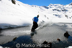 Vic Trigger (pro snow boarder) makes it look easy surfing... by Marko Perisic 